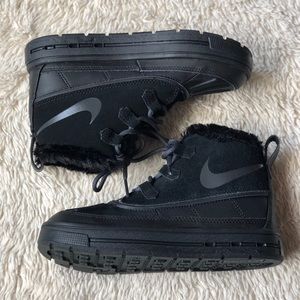 NWOT Nike Woodside Chukka 2 boots size 1Y